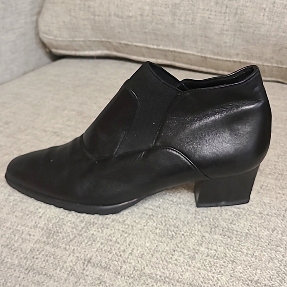 Black ankle booties - Picture 1 of 3